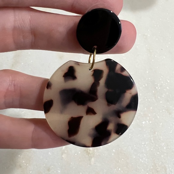 Light Tortoise Print Earrings - New without tags - Picture 7 of 8